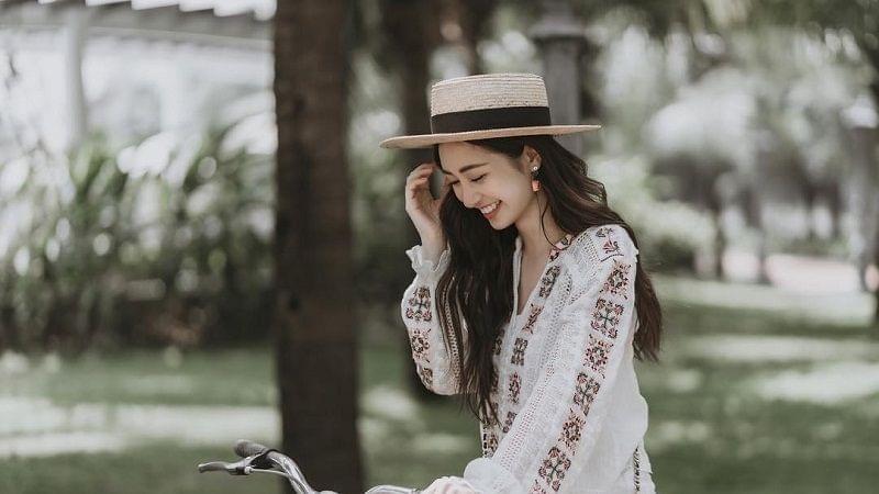 Tránh để tóc tiếp xúc trực tiếp với ánh sáng mặt trời